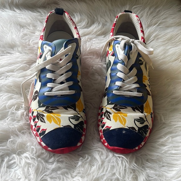 25% PRICE DROP!! $220 (was $295)
SPECTACULAR FENDI canvas sneakers - Picture 1 of 5
